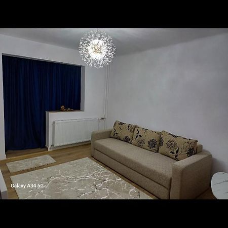 דירות קריובה Garsoniera Luminoasa מראה חיצוני תמונה