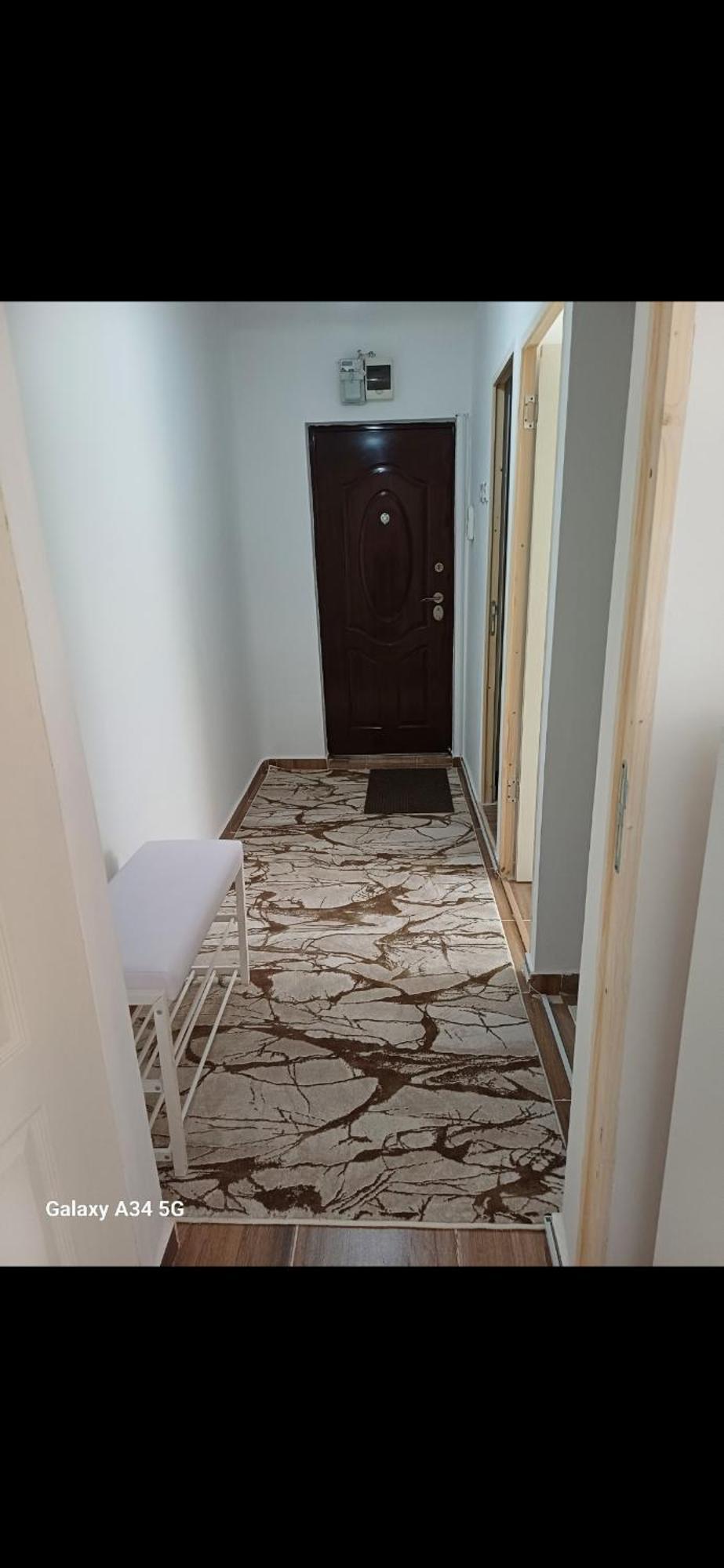 דירות קריובה Garsoniera Luminoasa מראה חיצוני תמונה